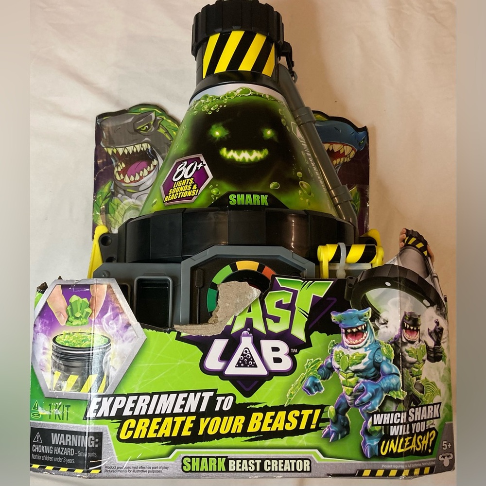Beast Lab Shark Beast Creator Action Figure Experiment 80+ Sound Light Reactions